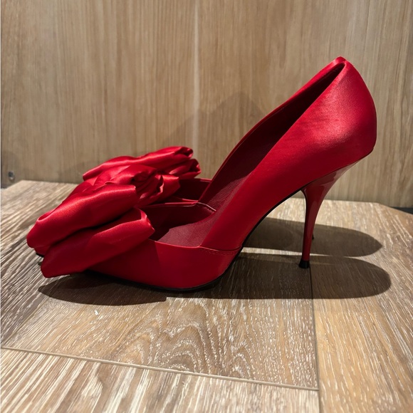 Jeffrey Campbell Bow Heels - Picture 2 of 3